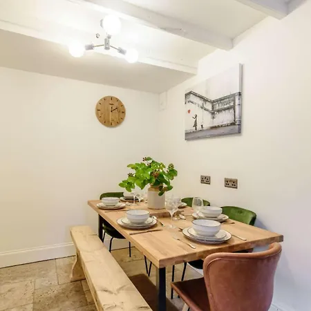 4 Bed In Oc-89363 Holiday home *