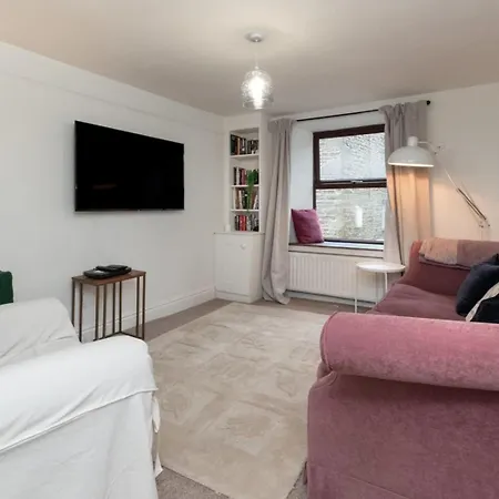 4 Bed In Oc-89363 Holiday home *