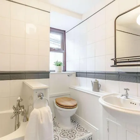 4 Bed In Oc-89363 Holiday home